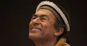 Ailton Alves Lacerda Krenak é uma das vozes mais influentes do pensamento indígena contemporâneo, escritor, ambientalista e membro da Academia Brasileira de Letras.