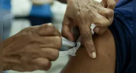 A OMS reforça que a vacinação continua sendo essencial para prevenir os sintomas mais fortes da gripe, em especial para grupos de risco.