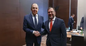 Em declarações, Sergey Lavrov, chefe da diplomacia russa, expressou preocupação com as "declarações beligerantes" dos EUA, considerando-as uma violação do direito internacional.