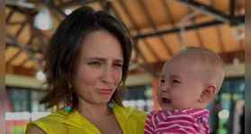 A artista publicou registros fotográficos ao lado da jovem atriz que interpreta sua filha no longa-metragem 'Traição Entre Amigas'.