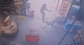 Câmeras de segurança do estabelecimento registraram toda a ação.