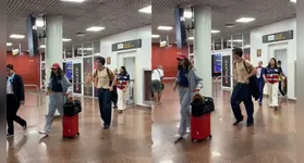 Mais cedo, Shawn Mendes já havia sido visto em outro ponto do país.