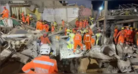 Mais de 100 homens do Corpo de Bombeiros atuaram entre os escombros do lar de idosos que desabou em Belo Horizonte.