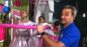 Bento, de cinco anos, não poupou sinceridade ao chamar a irmã Amélie, porta-bandeira mirim, de "irritante" durante entrevista ao vivo no Anhembi.