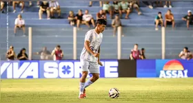 O lateral direito Matheus Capixaba, de 20 anos, que vem mostrando personalidade e segurança em campo.