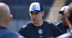 Treinador já assumiu os trabalhos à frente do elenco azulino.