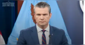 O secretário Pete Hegseth também afirmou que as ações militares buscam atingir estruturas ligadas ao sistema de defesa de Teerã.