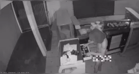 De acordo com informações iniciais, o suspeito aguardou o momento em que a proprietária deixou o local para cometer o crime.