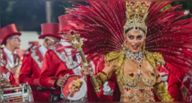 A decisão de deixar o posto de rainha de bateria foi tomada em conjunto com a escola,