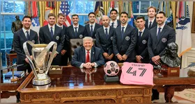Trump pousou ao lado do elenco do Inter de Miami