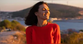 Para muitos astrólogos, isso não é “sorte mágica”, mas um encontro entre preparo, merecimento e timing, em que o céu apenas amplia aquilo que a pessoa já vinha construindo na prática.