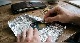 Proteja seu cartão com papel alumínio
