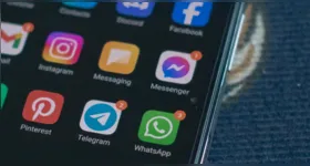 Elon Musk amplia o escopo do X ao lançar uma plataforma de mensagens integrada, movimento que acirra a disputa com WhatsApp e Telegram no mercado global de conversas privadas.