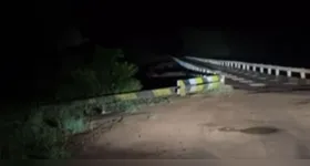 Os "fantasmas" estariam no escuro próximo de uma ponte.