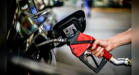 Mercado reage à trégua e petróleo despenca, com possíveis reflexos na economia brasileira