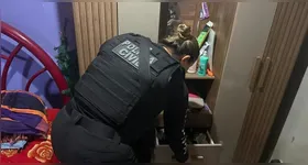 O inquérito policial apura a prática do delito, no qual o homem é acusado de abusar sexualmente de sua enteada, uma adolescente criada por ele desde os três anos de idade.