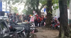Protesto contra a escala 6x1 impede saída de caminhões da Ciclus Amazônia e provoca atraso na coleta de lixo em Belém.