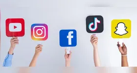 Uma mulher afirmou passar mais de 16 horas usando o celular.