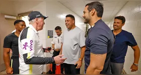 Ronaldo em conversa com Carlo Ancelotti, com quem trabalhou no Milan