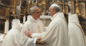 Encontro entre o então cardeal Papa Leão XIV ao lado do Papa Francisco em encontro no Vaticano.
