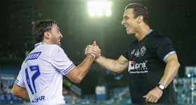 Treinador vem dando oportunidades para a base bicolor