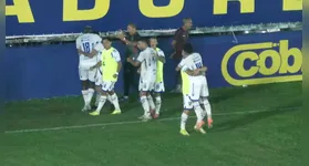 Após uma recuperação de bola no meio-campo, o meia Felipe Pará serviu PH em uma bola vindo de Gustavo 25, que dominou na entrada da área e finalizou com precisão