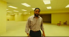 Backrooms, da A24, transforma fenômeno da internet em filme e estreia em 28 de maio nos cinemas brasileiros.