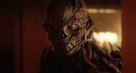 Vecna (Jamie Campbell Bower) se fortalece e tenta invadir Hawkins no Volume 2, que chega à Netflix em 25 de dezembro.