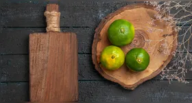 Limão: o aliado contra cheiros na cozinha