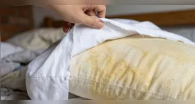 O que significa quando o travesseiro fica amarelado mesmo com a fronha sempre limpa? Veja detalhes!