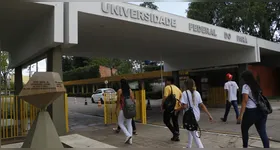 Além da remuneração, os aprovados no processo seletivo também receberão benefícios como auxílio-alimentação, auxílio-transporte e assistência pré-escolar.