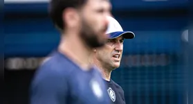 O Remo enfrenta o Santos na Vila Belmiro, desafiando a pressão do rebaixamento.