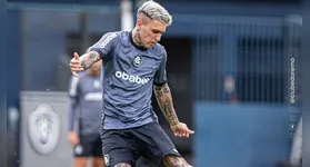 Para os dois compromissos, a comissão técnica relacionou 24 jogadores, entre eles Diego Hernández