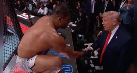 Paulo Costa brilha no UFC 327 com nocaute em Murzakanov e recebe os cumprimentos do presidente dos Estados Unidos
