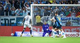 Manga bateu o pênalti muito mal