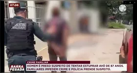 A violência foi impedida por familiares da vítima, uma idosa de 87 anos. O neto, suspeito do crime, foi preso.