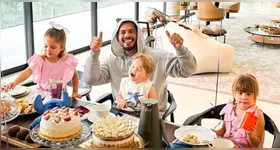 Enquanto Zé Felipe compartilhava registros de um café da manhã ao lado dos filhos, nenhuma mensagem ou publicação de felicitação foi postada pela influenciadora