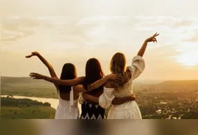 Dia do Amigo: compatibilidade entre signos revela diferentes formas de se relacionar e cultivar amizades no zodíaco.