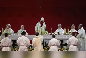 A Semana Santa começa no Domingo de Ramos e termina no Domingo de Páscoa