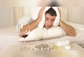 Ressaca após festas e confraternizações é resultado de desidratação, inflamação e alterações metabólicas causadas pelo álcool.