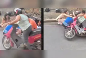 A condutora diminuiu a velocidade, aparentemente perdeu o equilíbrio ao virar o corpo para observar a cena e acabou caindo.