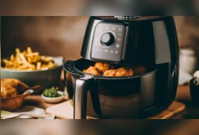 Com o objetivo de identificar formas eficazes de remover gordura da air fryer, foram testados métodos frequentemente indicados por fabricantes, técnicos e usuários.