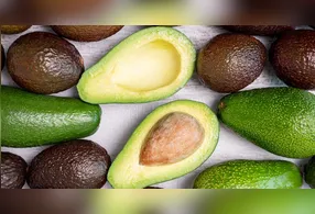 Saber como conservar o abacate da forma adequada faz toda a diferença para manter sua qualidade e evitar desperdício.