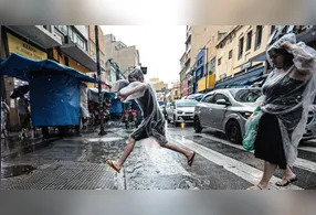 Imagem ilustrativa da notícia O que molha menos, andar ou correr na chuva? Saiba a resposta