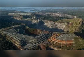A dependência global destes recursos minerais transforma sua posse em poder geopolítico.