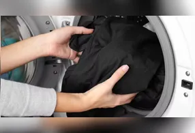 Imagem ilustrativa da notícia Confira 8 dicas para não desbotar roupas pretas na máquina