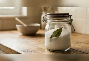 O truque da folha de louro no açúcar viralizou e ganhou muitos adeptos no Brasil.