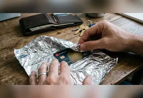 Proteja seu cartão com papel alumínio