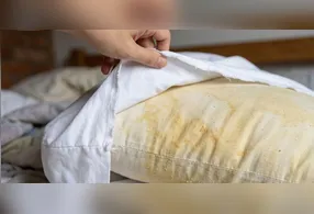 O que significa quando o travesseiro fica amarelado mesmo com a fronha sempre limpa? Veja detalhes!
