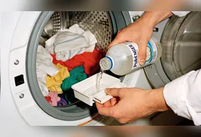 Imagem ilustrativa da notícia Vinagre na máquina de lavar: pode usar para as roupas ou não?